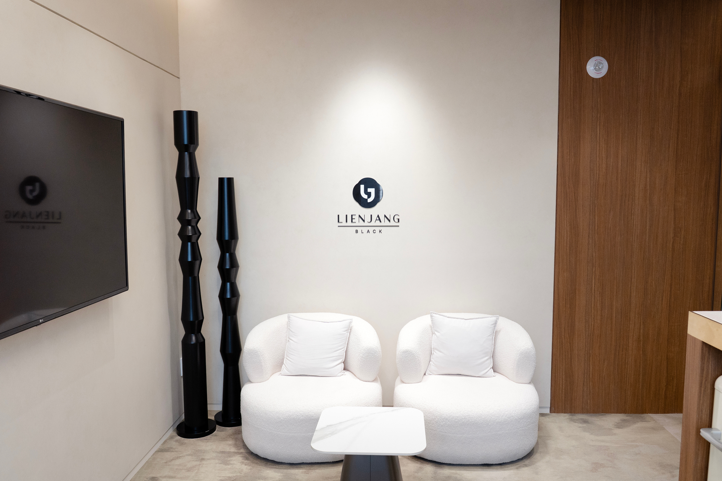 Premium patient lounge at Lienjang Clinic in Gangnam, Seoul
